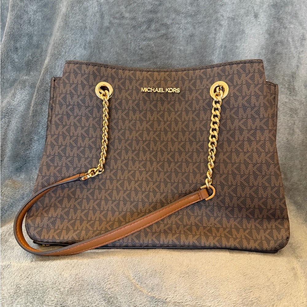 Michael Kors Teagan Logo Shoulder Bag